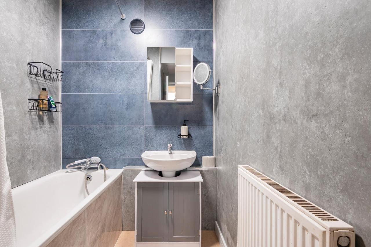 Lovely 4 Bedroom Flat In Wandsworth- London Exteriör bild
