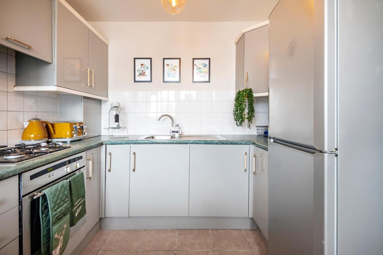 Lovely 4 Bedroom Flat In Wandsworth- London Exteriör bild